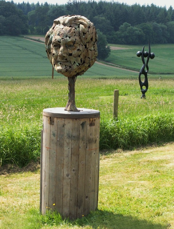 ... a pear of very english nature ... (Click to enlarge)