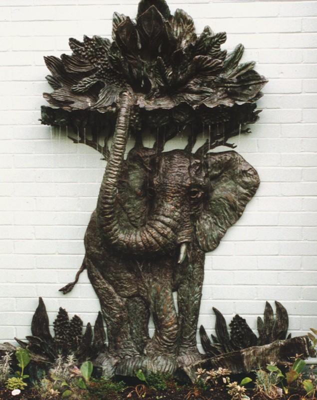 ... emerging from a storybook rainforest ...                     (Click to enlarge)