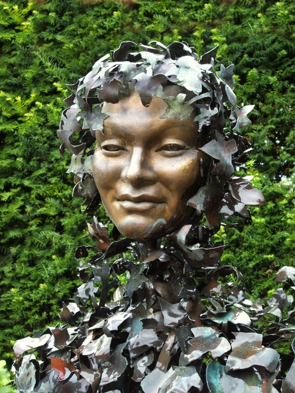 … an amewsing girl … (Click to enlarge)