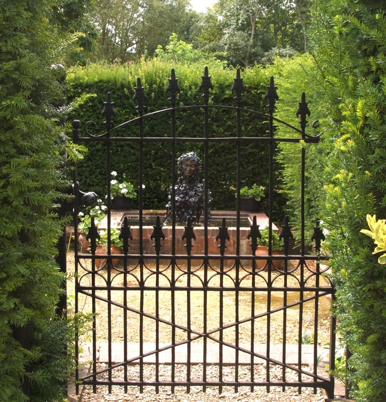 … an amewsing girl … (Click to enlarge)