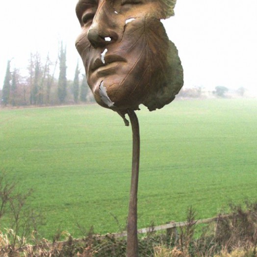 ... she stands on her own casting cup ...                        (Click to enlarge)